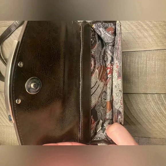 Faux crocodile skin crossbody - Picture 4 of 9